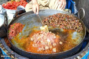 غذای پاکستانی؛ تو پیشاور هیچ صبحانه ای مثل این جیگر جغول بقولی های کنار خیابون نمیشه