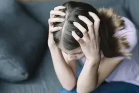 علت نازک شدن و ریزش مو چیست؟