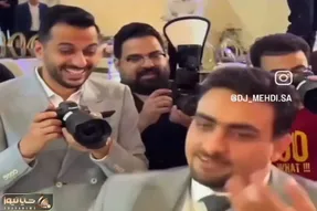 آواز شاد؛ فیلمبردار عروسی از رقص دوماد خنده اش گرفته اداشو درمیاره مهمونا کبود شدن