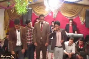 آواز شاد؛ خواننده فنچ نه گوزل گوندی خوند قدش زیرزمینه داماد محل نداد رفت بالا چارپایه