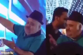 آواز شاد؛ اکبر عبدی تو کنسرت سالار عقیلی با آهنگ خوشه چین رقص اسلوموشن رفت تذکر دادن