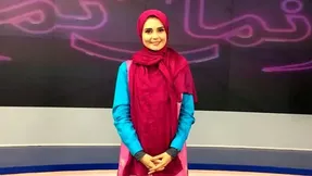 (ویدیو) سوتی عجیب خانم مجری صدا و سیما در برنامه زنده