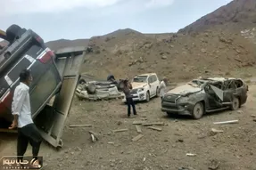 ماجرای واژگونی تریلی حامل خودروهای کارکد لاکچری در شیراز