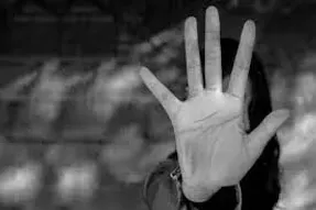 تعرض مرد قوی هیکل مسافرکش به زنان جوان!
