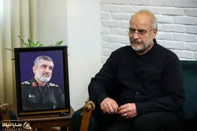 حضور دکتر قالیباف در منزل شهید امیرعلی حاجی‌زاده