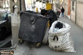 آواز سوزناک؛ مرد زباله گرد نصفه شب چه آهنگ جیگر سوزی میخونه قلبت به تاپ تاپ میوفته