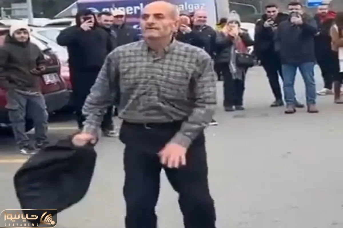 آواز خیابانی؛ پیرمرده همسناش نمیتونن راه برن ولی این یکی داره تو خیابون ویبره میزنه