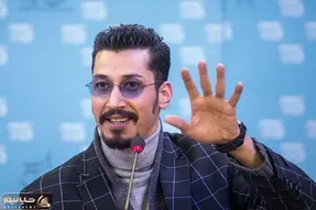 آواز شاد؛ بهرام افشاری تو نونوایی مثلا روم زوم کنی خوند شاطر جوری رقصید انگار تگزاسه