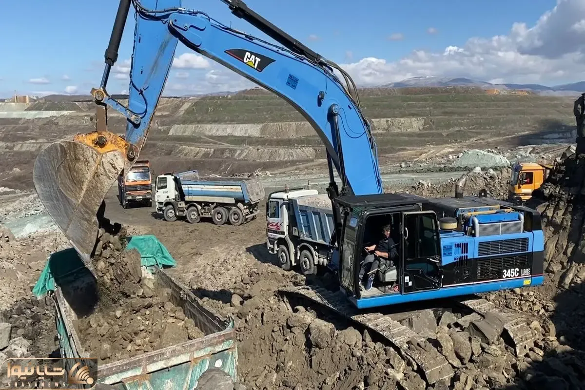 ماشین های پر شگفت؛ بزرگ ترین بیل مکانیکی که چند ساعت قد استادیوم آزادی خاک برمیداره