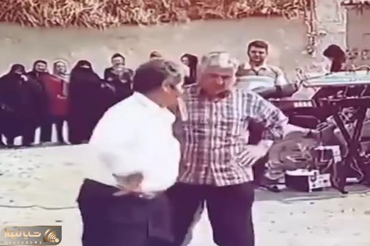 آواز شاد؛ این دوتا آقا با اهنگ تولانا تولانا بپر بپر میان وسط گرد و خاک بپا میکنن