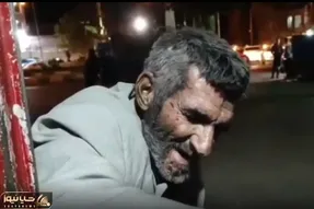 آواز خیابانی؛ ببینید این پیرمرد با کٌردی خوندن سوزناک سهراب پور ناظری رو احساساتی کرد