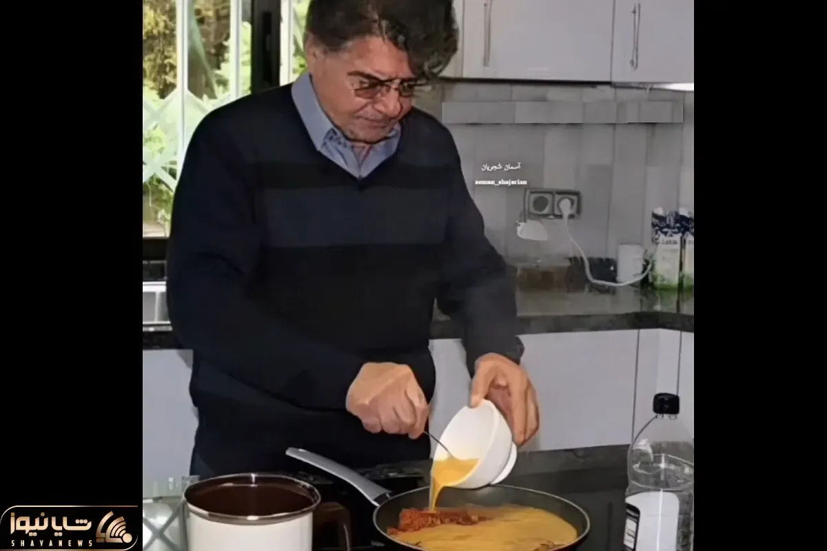 آواز ماندگار؛ محمدرضا شجریان موقع آشپزی چه دلنشین آهنگ زن بد رو با لهجه مشهدی میخونه