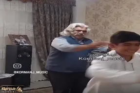 آواز شاد؛ پیرمرد با نوه اش میرقصه جوری با ذوق و افتخار بهش نگاه کردا آدم دلش آب میفته