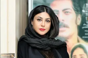 آواز معروفا؛ رقص سیامک انصاری که آزاده صمدی با باز کردن لامپ تو تراس بهش یاد داد