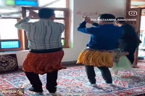 آواز شاد؛ مردا با دامن رنگی پنگی چنان بشکون و لرزون میرقصن دلت شاد میشه