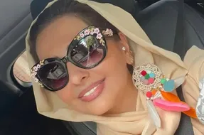 نفیسه روشن گوشواره عجیبش را به رخ می کشد!