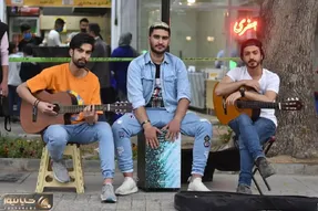 آواز خیابانی؛ ببینید هاوش بند آهنگ رنگین کمون کسری زاهدی رو چه شاد میزنن و میخونن!