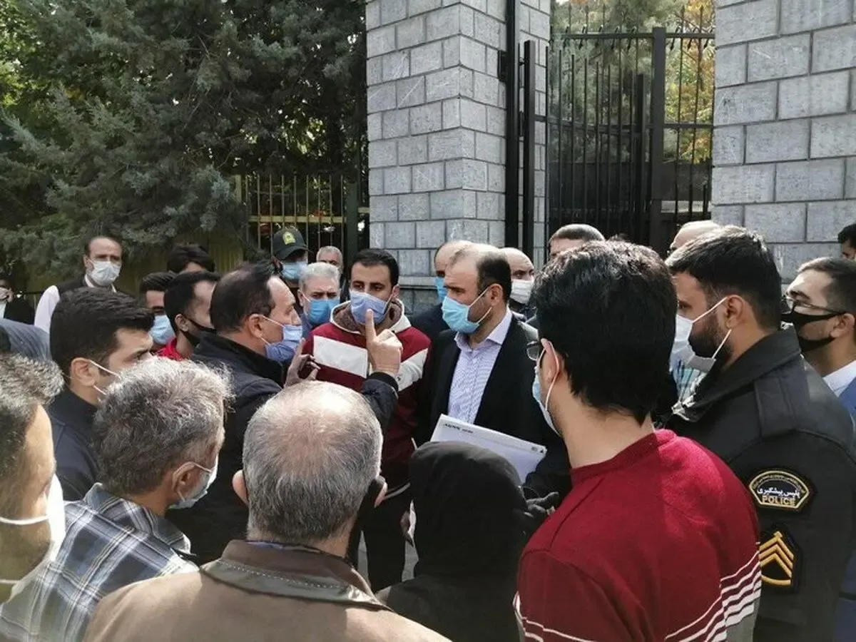 تجمع نیروهای قرارداد موقت وزارت نفت مقابل مجلس