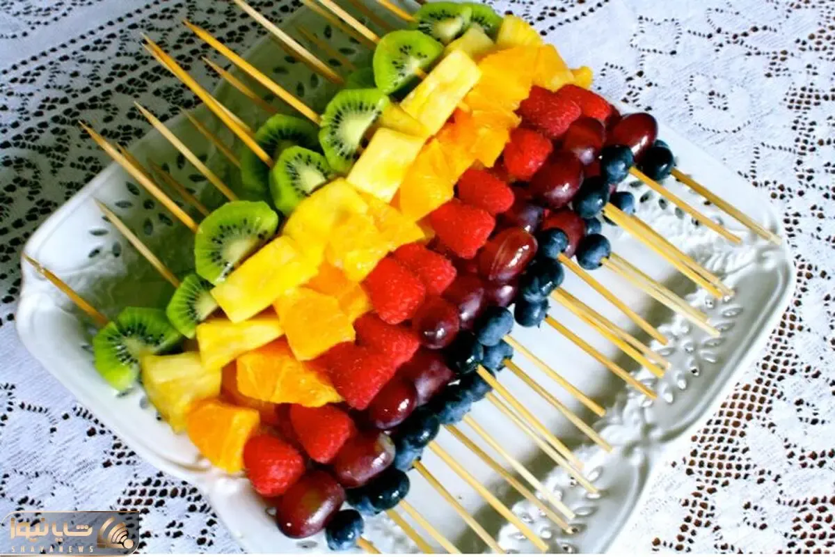 میوه آرایی شب یلدا؛ تزئین میوه با سیخ چوبی