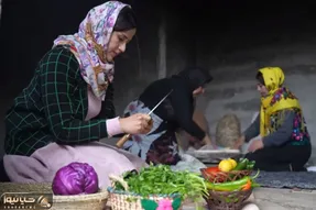 غذای خوش پخت دهاتی؛ مرغ و بادمجون خوش رخی که دخترای باسلیقه واسه افطار پختن سالادو