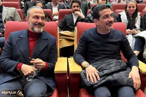 (ویدیو) وقتی همایون شجریان نشست پای کنسرت علیرضا قربانی