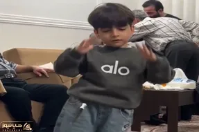 آواز شاد؛ پسربچه مست خواب بود آهنگ موردعلاقش اجرا شد شیطون کم نذاشت با رقص لرزونش