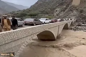 معماری طبیعت؛ فروریختن دراماتیک پلی که به تصویر کشیده شد