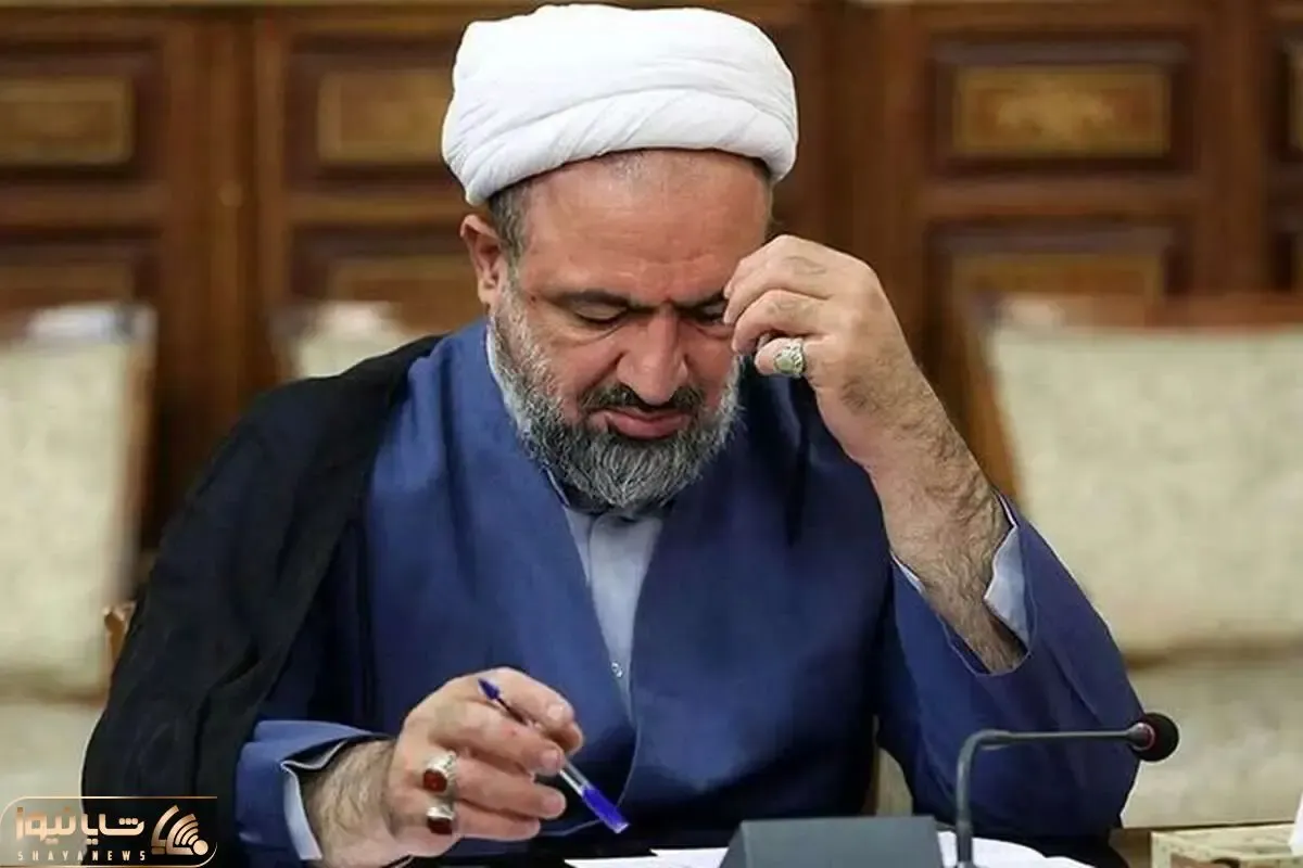 (عکس) خوشحالی یک نماینده از برداشته شدن عمامه رسایی