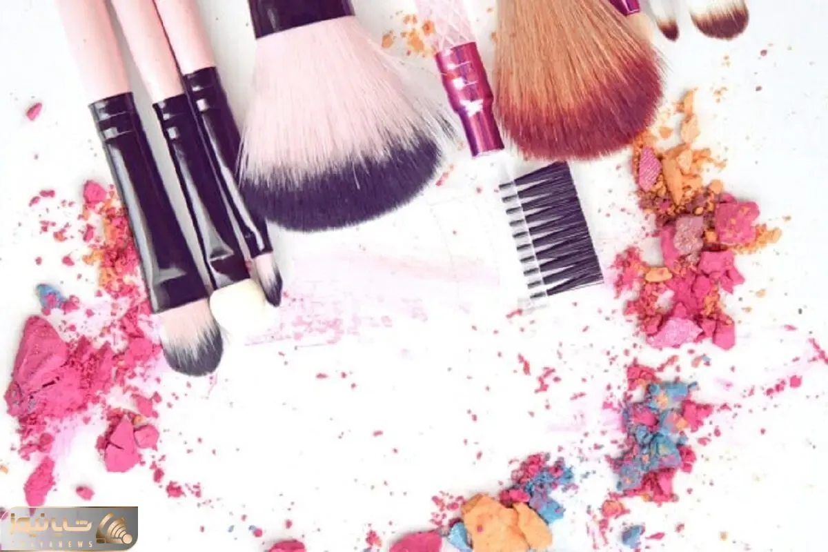 علائم لوازم آرایشیُ بلد باش که بدونی چه خبره؛ از رُژ بگیر تا سایه همشون داستانااا دارن