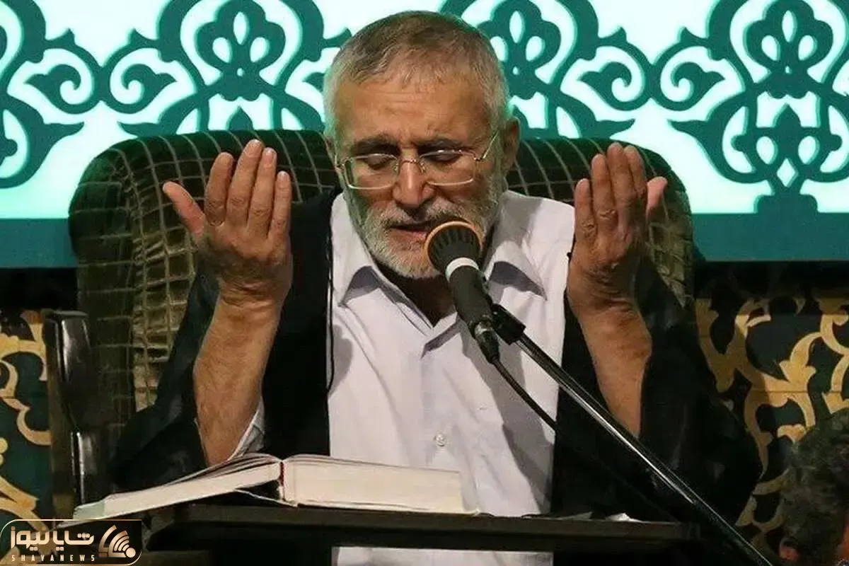 تلقین خواندن حاج منصور ارضی بر پیکر سرلشکر شهید حاجی‌زاده