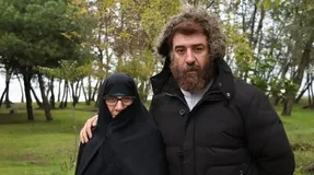 مادر علی انصاریان: دخترم دارد جلوی چشمم آب می شود