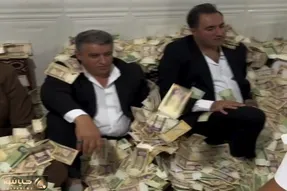 آواز شادانه؛ اینا رسم شاباششون خیلی عجیبه با مشما پول آوردن انقد زیاد میریزن