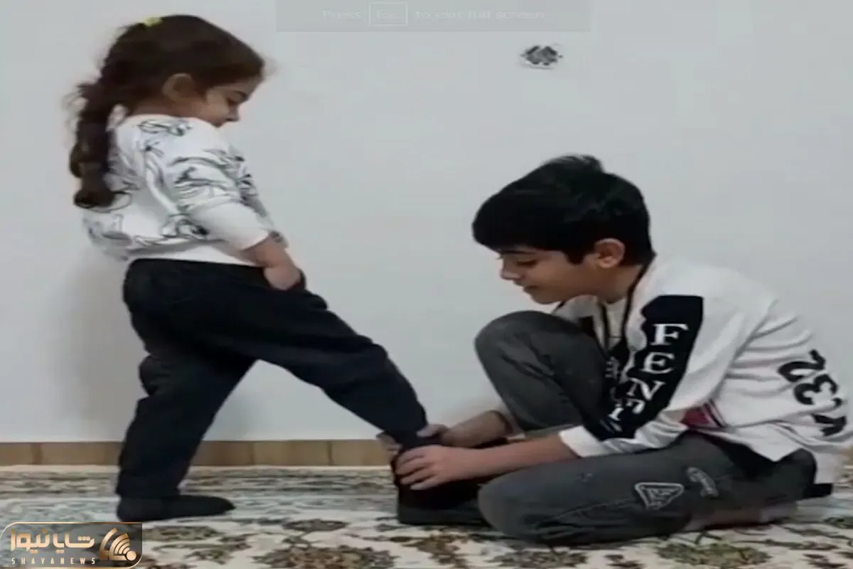 آواز احساسی؛ پسربچه با یه صدای سوزناکی موقع پا کردن کفش برا خواهرش خوند آبجیش بغض کرد