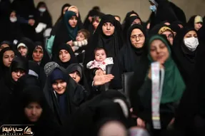 (عکس) ژیلا صادقی و خانم بازیگر در دیدار با رهبر انقلاب