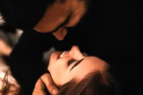 کلیپ عاشقانه احساسی | چه حالِ خوبیست، مثلِ پیراهنت، اسیرِ آغوشِ تو باشم
