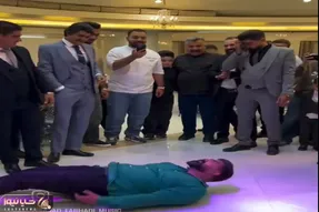 آواز شاد؛ مرد عین شلنگی که از دست در میره وسط تالار خزید مهمونا انگار براشون عادیه