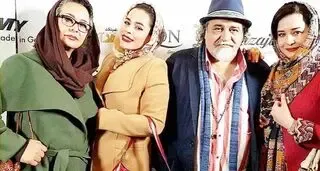(ویدیو) رونمایی از کارت عروسی شریفی نیا و آزیتا حاجیان در برنامه دورهمی!