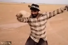آواز شاد؛ مرد کشاورز با رقص و نیناش ناناش محصول میکاره بنازم زمینش طلا میده اینجوری