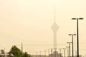 چرا آسمان تهران شیری رنگ شده است؟