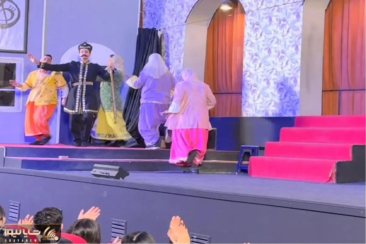 آواز شاد؛ رقص و اطوار ناصرالدین شاه صحنه تئاتر رو به آتیش میکشونه چه هماهنگ رقص میرن