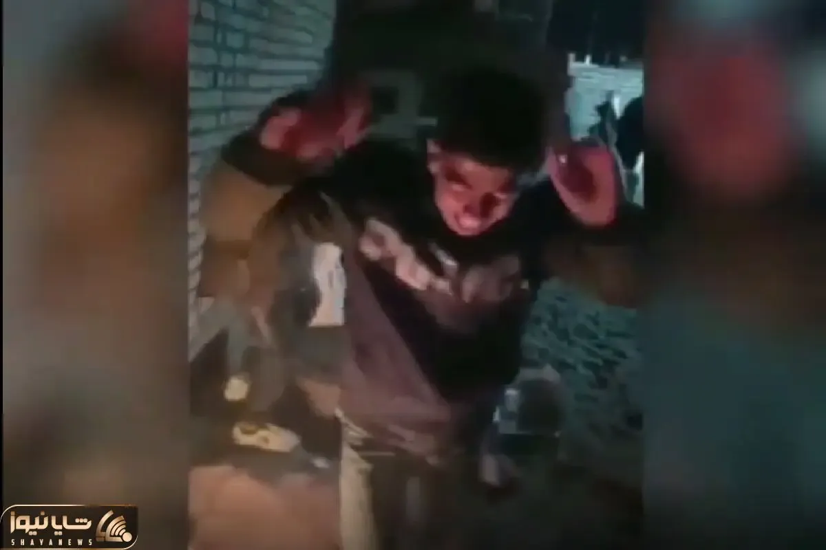 آواز شاد؛ رفقای پسر سیریش سردشونه این رفته جلو آتیش میرقصه آخر گرفتن پرتش کردن اونور