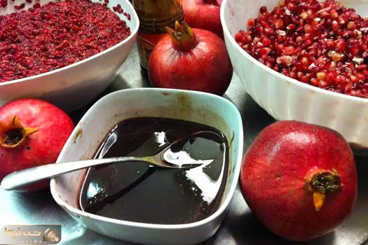 روش اصولی پخت یه رب انار مَلس و سنتی؛ این خوشمزه رو بزن تنگ فسنجون ببین چه میکنه!