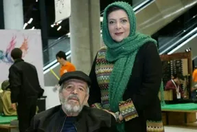بغض و گریه تلخ همسر قاضی مرادی در مراسم یادبودش