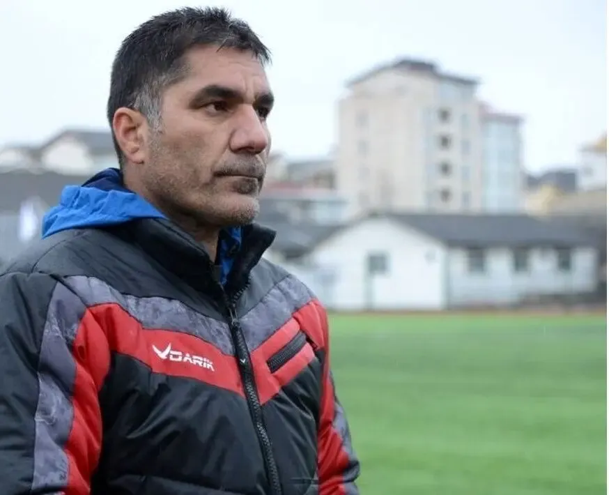 سرمربی پرسپولیسی از سمتش کناره‌گیری کرد