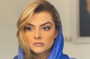 عکس دنیا مدنی با لباس جذاب قرمز و گوشواره جذاب تر اش!