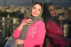ژست جلف و زشت خانم بازیگر در کنار اسب خیلی بزرگش! +عکس