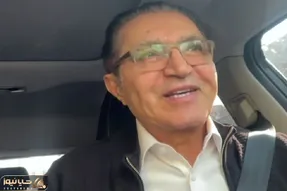 آواز هنرمندانه؛ فریدون آسرایی تو ماشین لاکچریش دم صبح آهنگ عشق یعنی رو با ابهت خوند