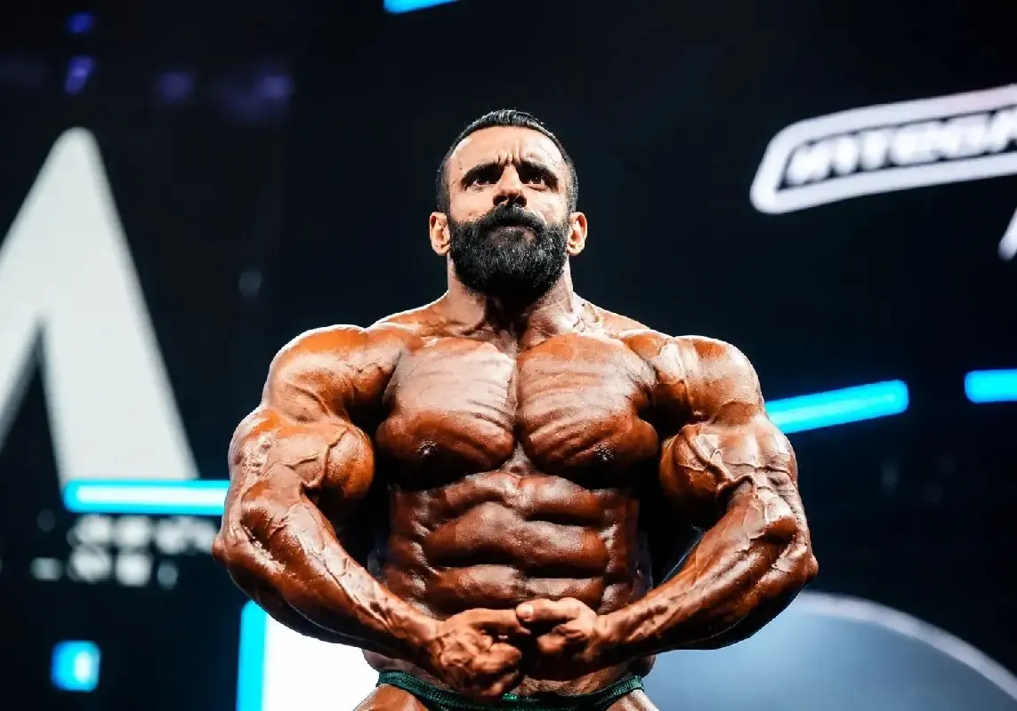 واکنش تند هادی چوپان به خبر جنجالی درباره ممنوع‌ الورودی‌ اش به امارات + عکس