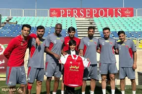 تلاوت قرآن صالح مهدی زاده نوجوان قاری در تمرین پرسپولیس