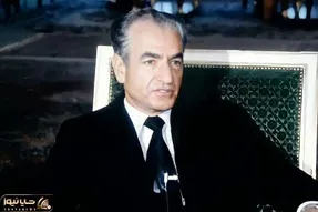 سفر به ایام قدیم سال 1347؛ نگاه عاقل اندرسفیه پسر رضاشاه موقع خوندن مکاتابات